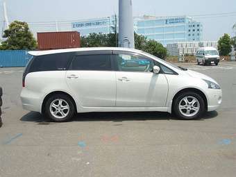 2003 Mitsubishi Grandis Images