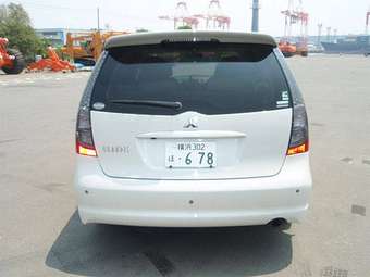 2003 Mitsubishi Grandis Pictures