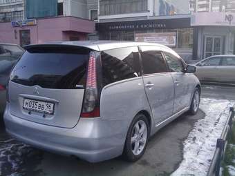 2003 Mitsubishi Grandis Pictures