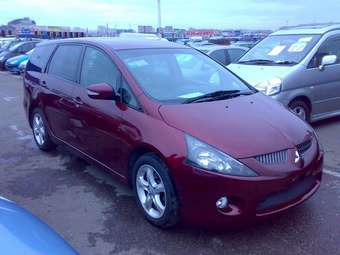 2003 Mitsubishi Grandis Pictures