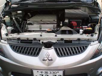 2003 Mitsubishi Grandis Pictures