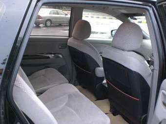 2003 Mitsubishi Grandis Pictures