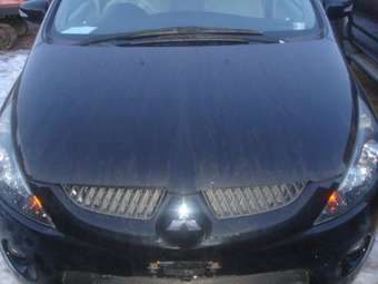 2003 Mitsubishi Grandis Pics