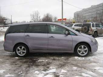 2003 Mitsubishi Grandis Images
