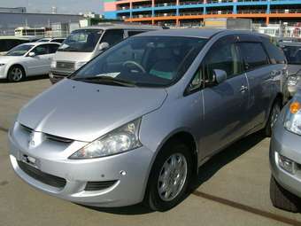 2003 Mitsubishi Grandis Images