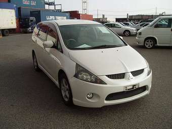 2003 Mitsubishi Grandis Pictures