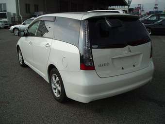 2003 Mitsubishi Grandis Pics