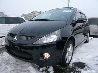 2003 Mitsubishi Grandis Pictures