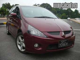 2003 Mitsubishi Grandis Pictures