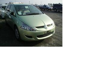 2003 Mitsubishi Grandis Pictures