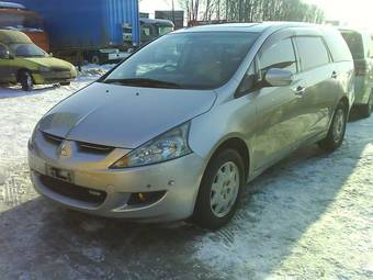 2003 Mitsubishi Grandis Pictures