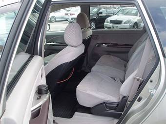 2003 Mitsubishi Grandis Photos