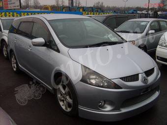 2003 Mitsubishi Grandis Photos