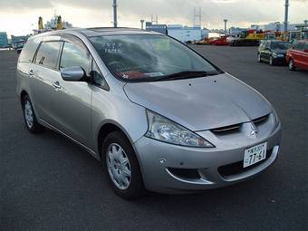 2003 Mitsubishi Grandis Images