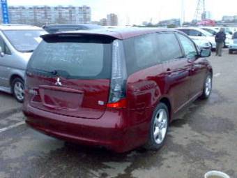 2003 Mitsubishi Grandis Pictures