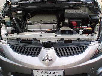 2003 Mitsubishi Grandis Photos