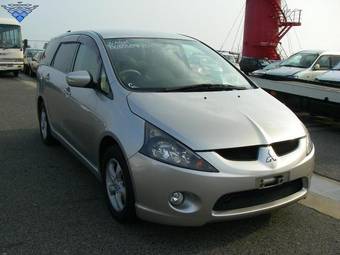 2003 Mitsubishi Grandis Photos