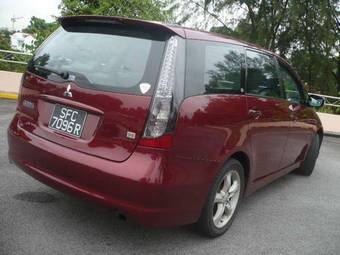 2003 Mitsubishi Grandis Pictures