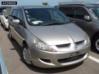 2003 Mitsubishi Grandis Pictures