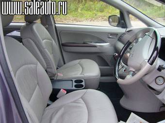 2003 Mitsubishi Grandis Pictures