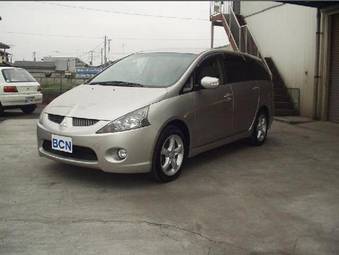 2003 Mitsubishi Grandis Photos