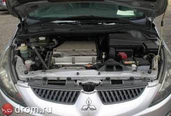 2003 Mitsubishi Grandis Photos