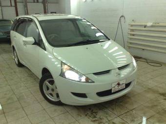 2003 Mitsubishi Grandis Images