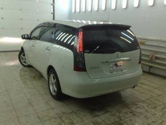 2003 Mitsubishi Grandis Pics