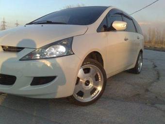 2003 Mitsubishi Grandis Photos