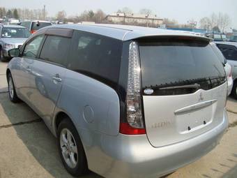 2003 Mitsubishi Grandis Pictures