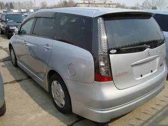 2003 Mitsubishi Grandis Pictures