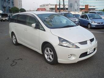 2003 Mitsubishi Grandis Pictures