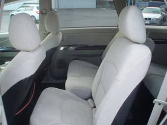 2003 Mitsubishi Grandis Photos