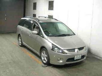 2003 Mitsubishi Grandis Pictures