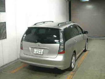 2003 Mitsubishi Grandis Pictures