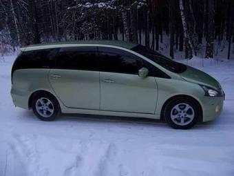 2003 Mitsubishi Grandis Photos