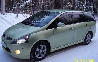 2003 Mitsubishi Grandis Pictures