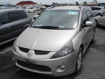 2003 Mitsubishi Grandis Pictures