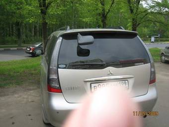 2003 Mitsubishi Grandis Photos