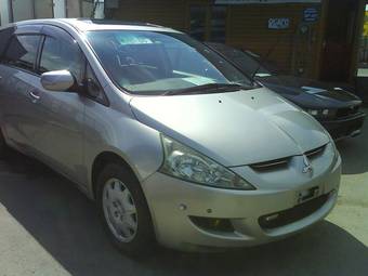 2003 Mitsubishi Grandis Pictures