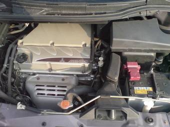 2003 Mitsubishi Grandis Photos
