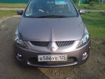 2003 Mitsubishi Grandis Photos