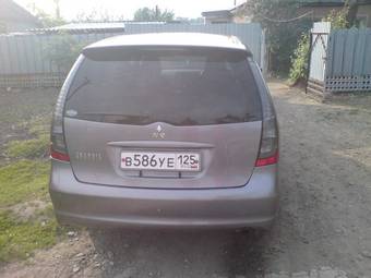 2003 Mitsubishi Grandis Pictures