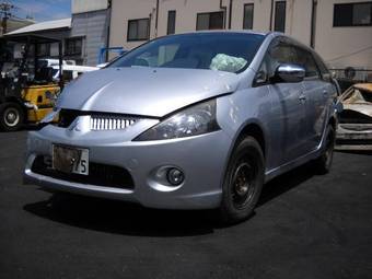 2003 Mitsubishi Grandis Pictures