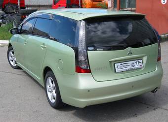 2003 Mitsubishi Grandis Pictures