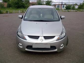 2003 Mitsubishi Grandis Pictures