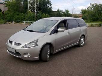 2003 Mitsubishi Grandis Photos