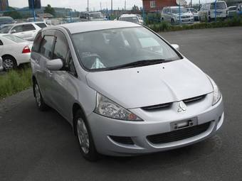 2003 Mitsubishi Grandis Images