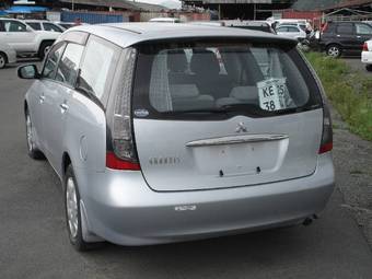 2003 Mitsubishi Grandis Pictures