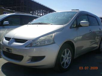 2003 Mitsubishi Grandis Pictures